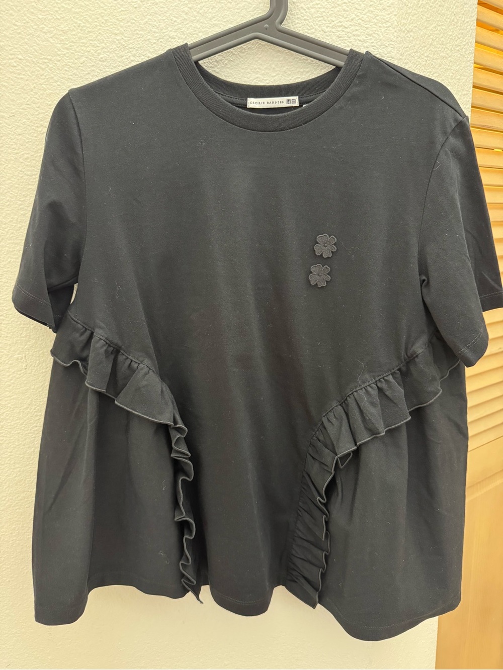 cecilie bahnsen X uniqlo
Black Short Sleeve Ruffle Tee with Floral Appliqués